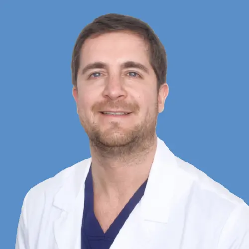 Dr. Álvaro Salazar